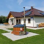 Kanus Villa *