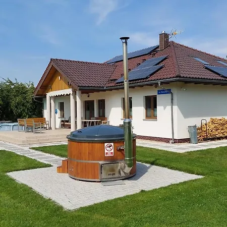 Kanus Villa *
